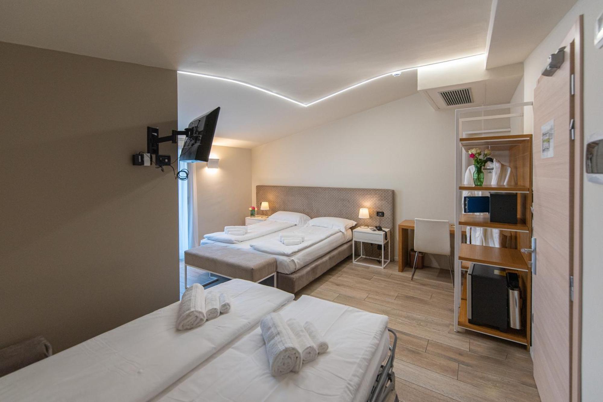 פסקיארה דל גארדה Ile Hotel מראה חיצוני תמונה