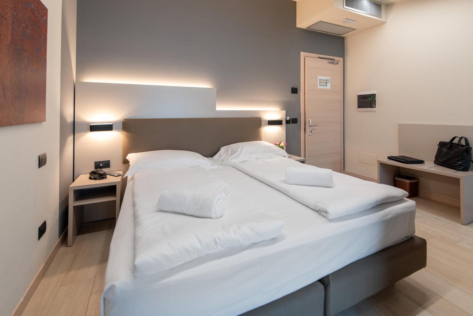 פסקיארה דל גארדה Ile Hotel מראה חיצוני תמונה